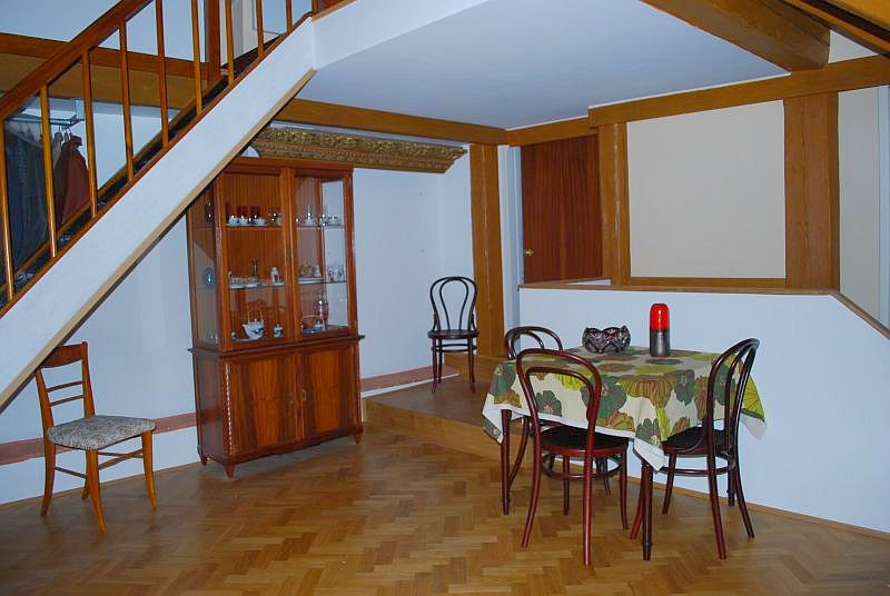 pictures_17a_-_attic_room
