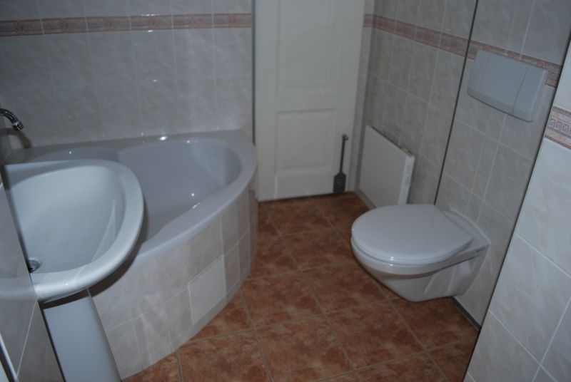 pictures_19c_-_attic_room